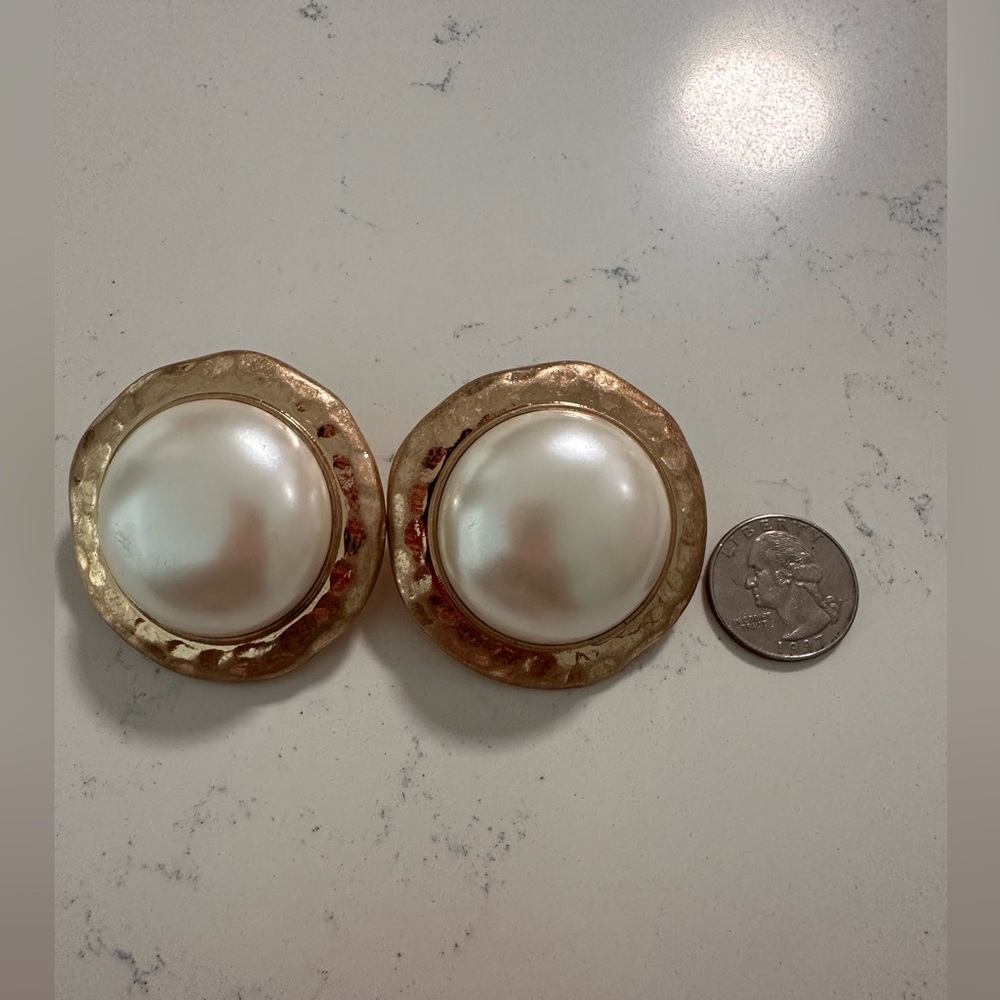 Elegant Gold and Cream Pearl Earrings clip on never used beauties - Picture 5 of 7